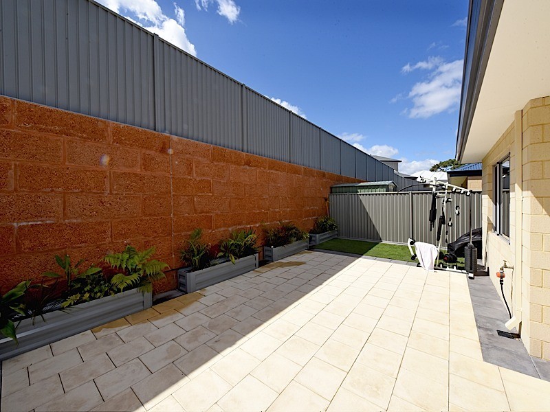 34 Goldfields Loop, Wandi WA 6167