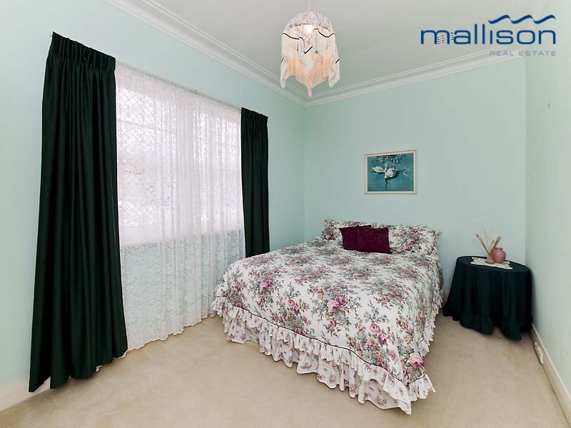 48 Nicholas Crescent, Hilton WA 6163