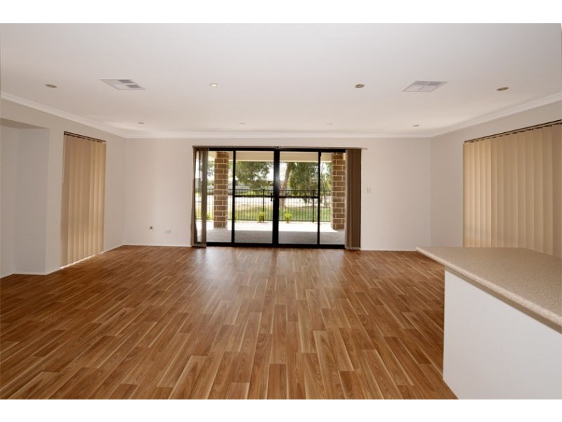 4 Letts Lane, Piara Waters WA 6112
