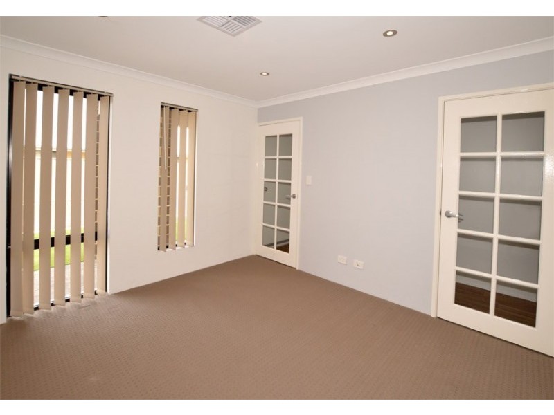 4 Letts Lane, Piara Waters WA 6112