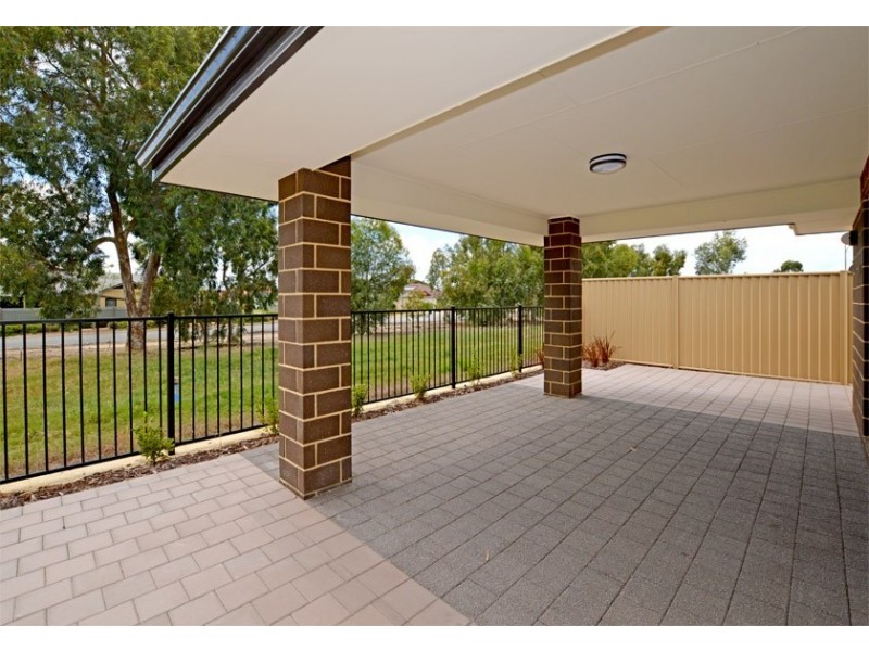 4 Letts Lane, Piara Waters WA 6112