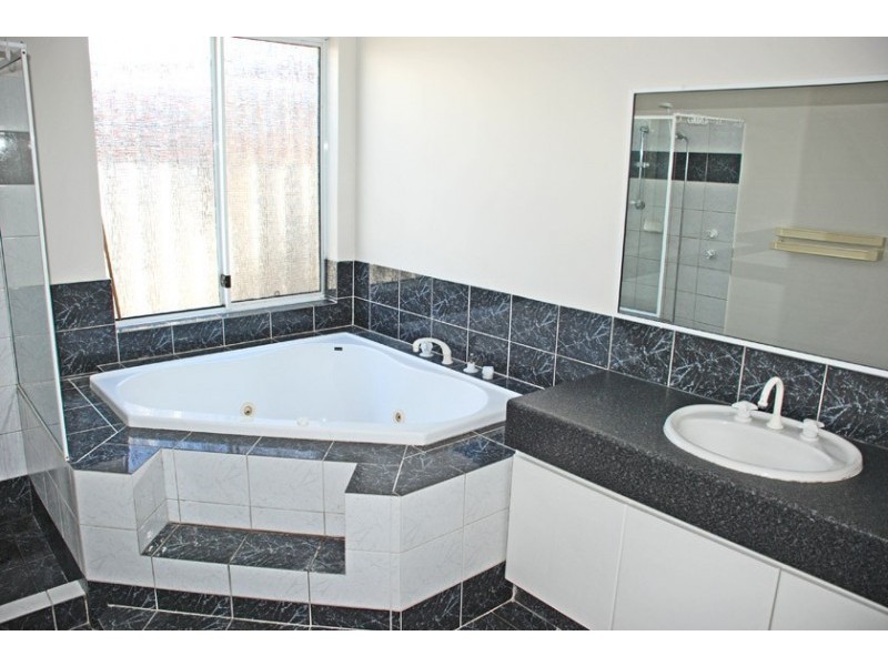 7 Westland Place, Waterford WA 6152