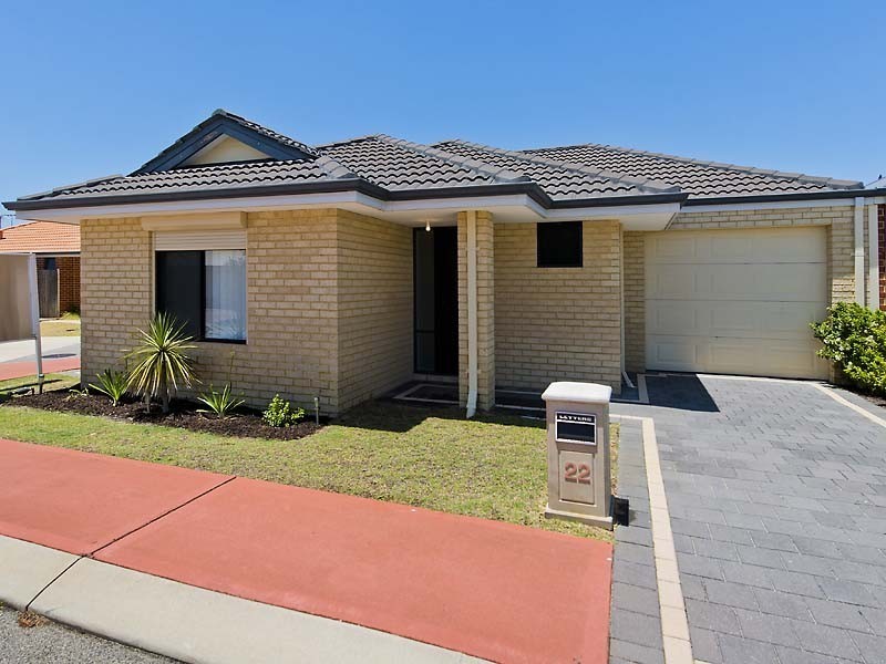 22/11 Hazlett Way, Canning Vale WA 6155