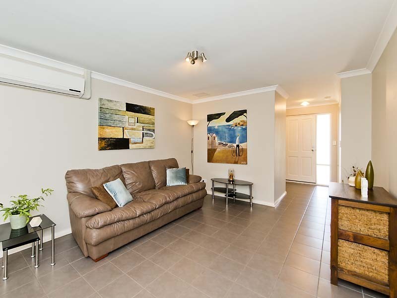 22/11 Hazlett Way, Canning Vale WA 6155