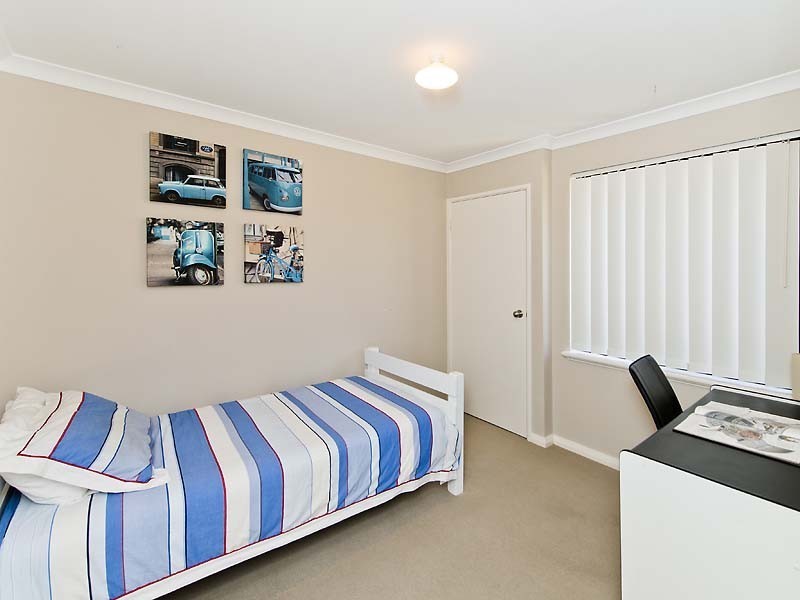 22/11 Hazlett Way, Canning Vale WA 6155