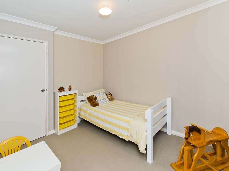 22/11 Hazlett Way, Canning Vale WA 6155