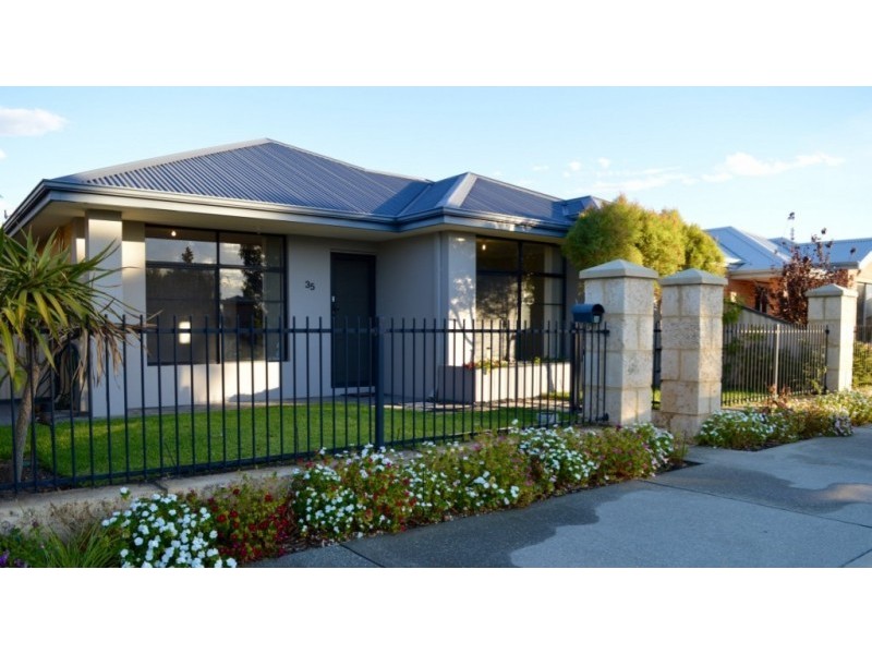 35 Camden Boulevard, Aubin Grove WA 6164