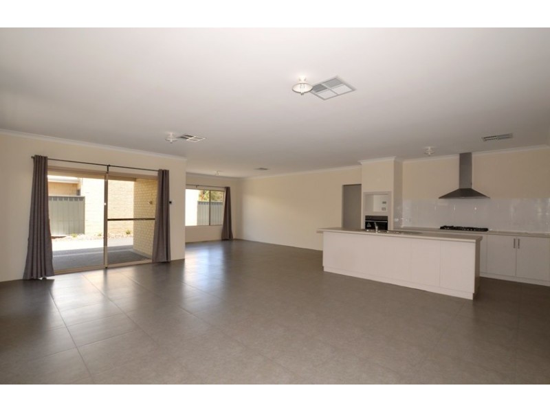 8 Wyandotte Road, Southern River WA 6110