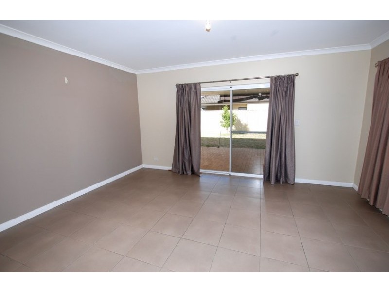 27 Meranda Lane, Success WA 6164