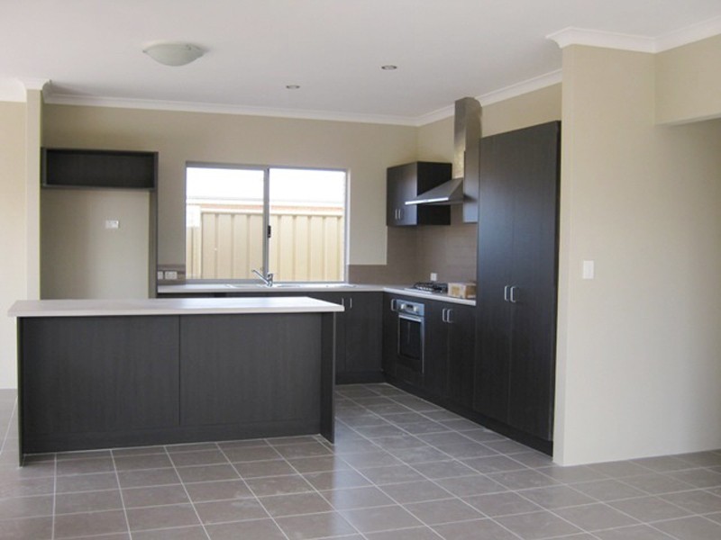 27 Towncentre Drive, Thornlie WA 6108