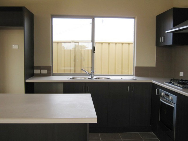 27 Towncentre Drive, Thornlie WA 6108