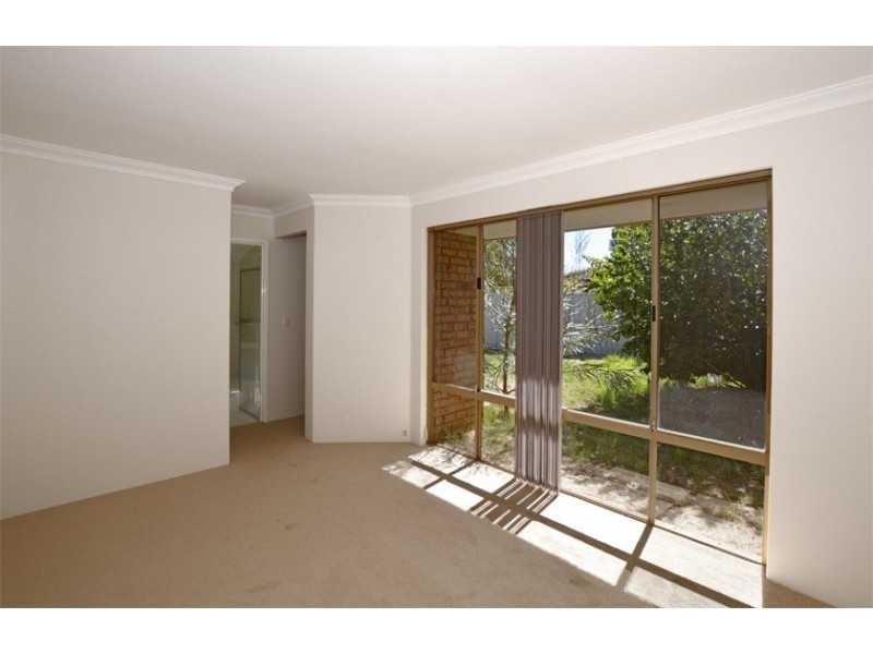 1 McKivett Crescent, Leeming WA 6149