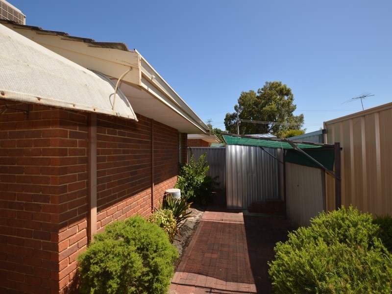 2/9 Dewey Street, Shelley WA 6148