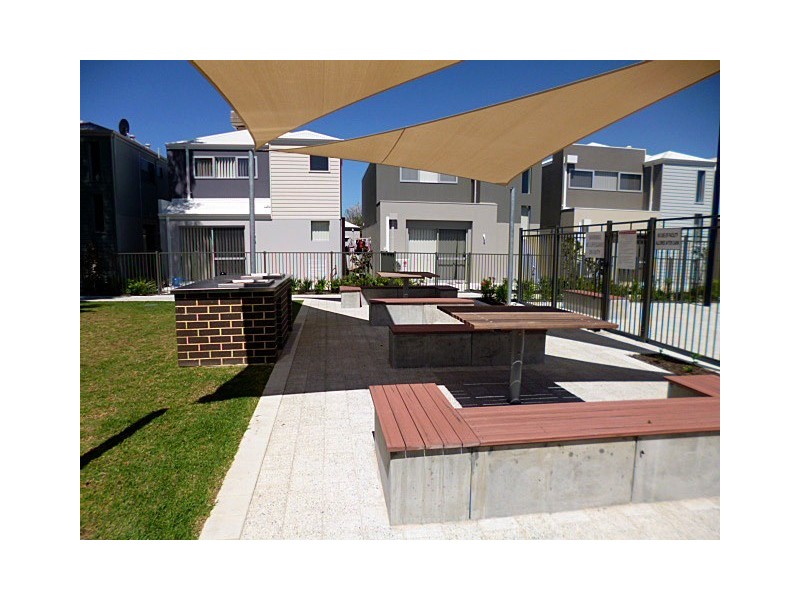 19/148 Railway Parade, Queens Park WA 6107