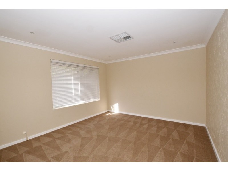 55 Sanderling Drive, Thornlie WA 6108