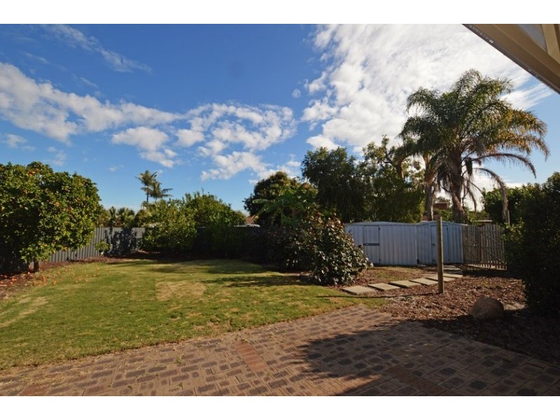 55 Sanderling Drive, Thornlie WA 6108