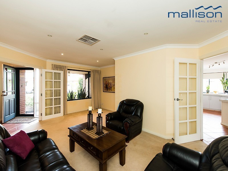16 Kew Way, Success WA 6164