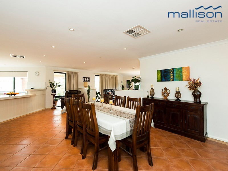 16 Kew Way, Success WA 6164