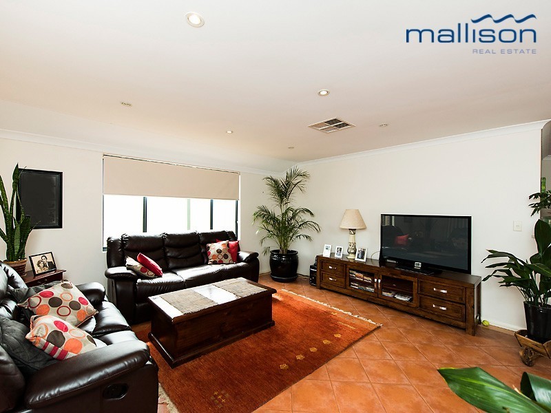 16 Kew Way, Success WA 6164