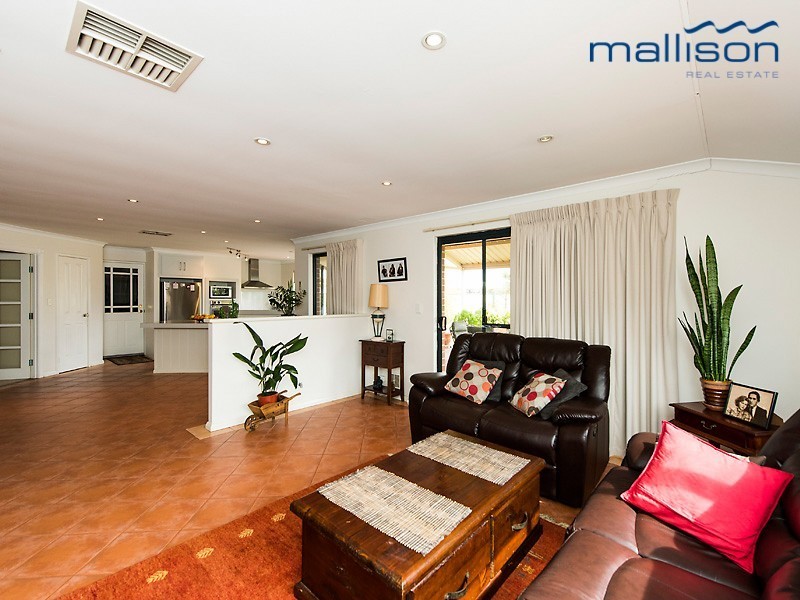 16 Kew Way, Success WA 6164