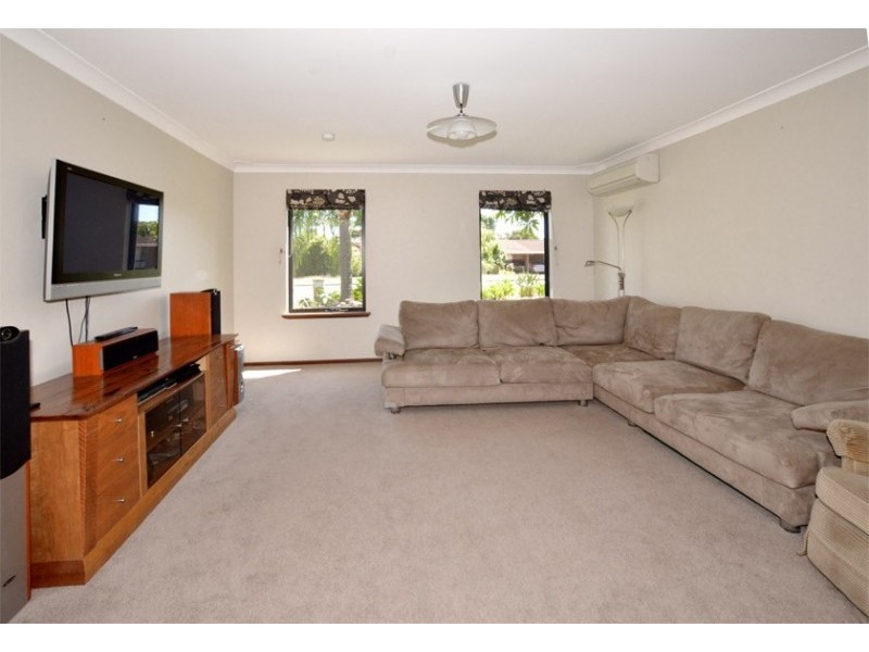 62 Gladstone Road, Leeming WA 6149