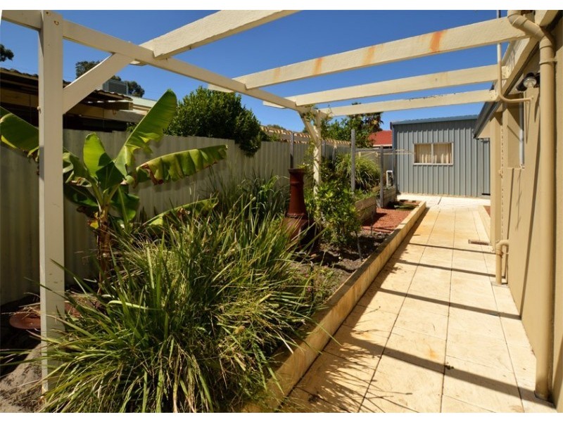 62 Gladstone Road, Leeming WA 6149