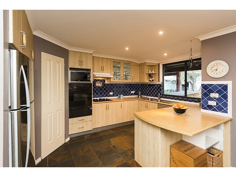 25 Leaver Way, Cardup WA 6122