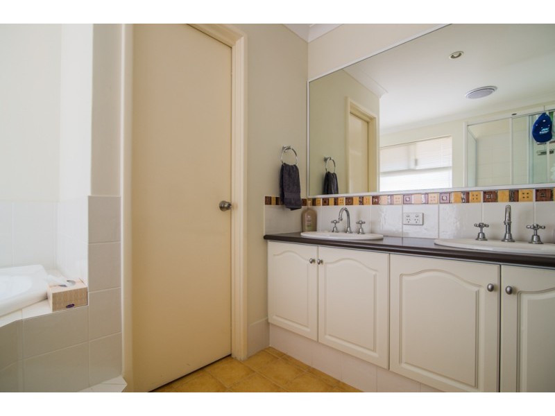 12 Ruth Avenue, Canning Vale WA 6155