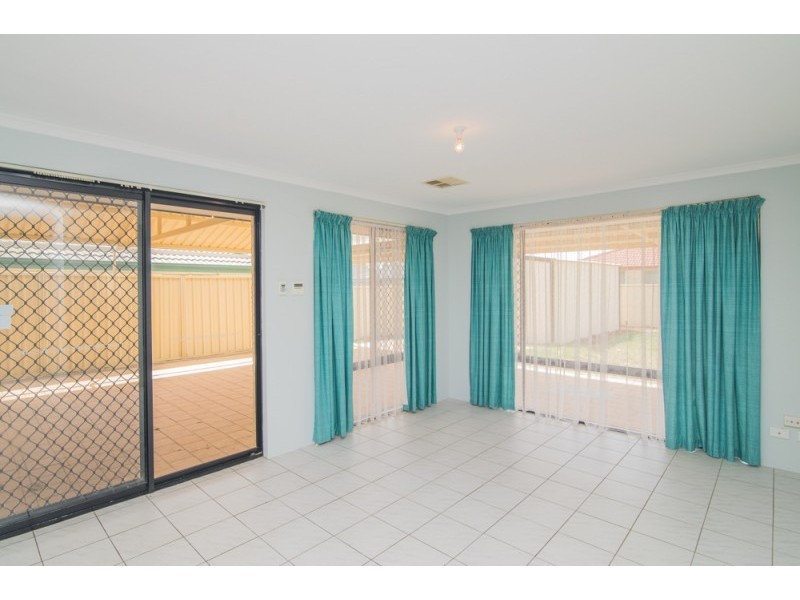 71 Chiltern Avenue, Brookdale WA 6112