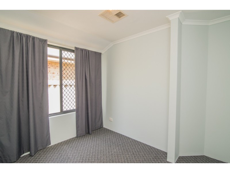 71 Chiltern Avenue, Brookdale WA 6112