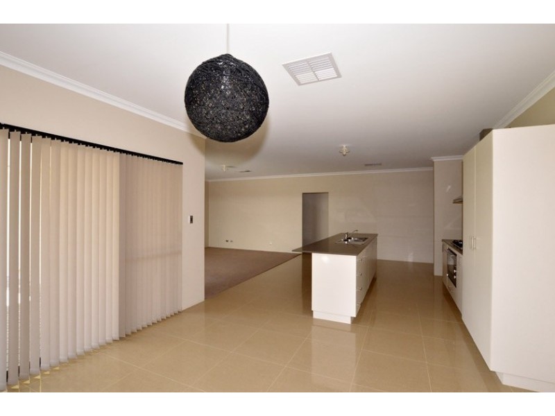 11 Cunningham Street, Canning Vale WA 6155