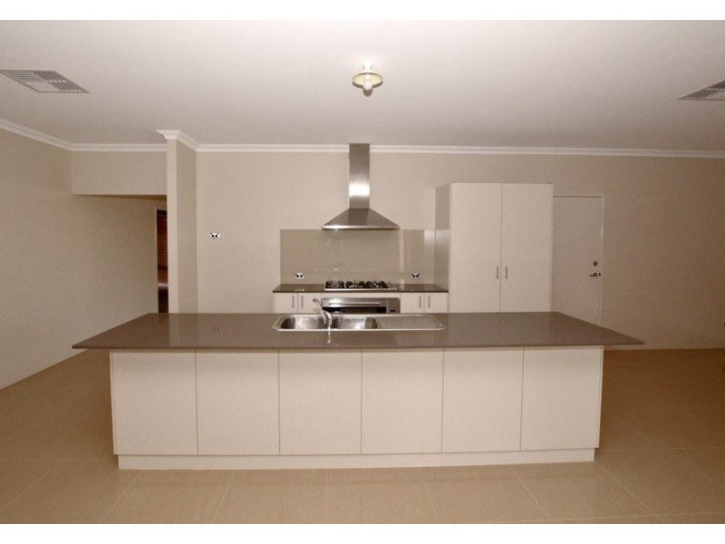 11 Cunningham Street, Canning Vale WA 6155