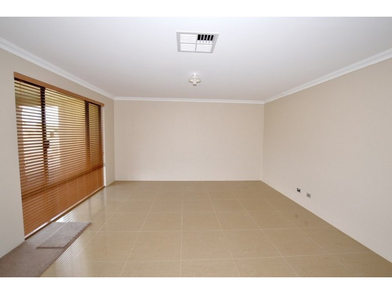 11 Cunningham Street, Canning Vale WA 6155