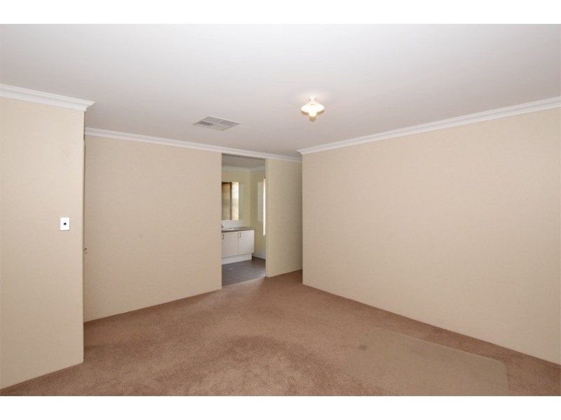 11 Cunningham Street, Canning Vale WA 6155