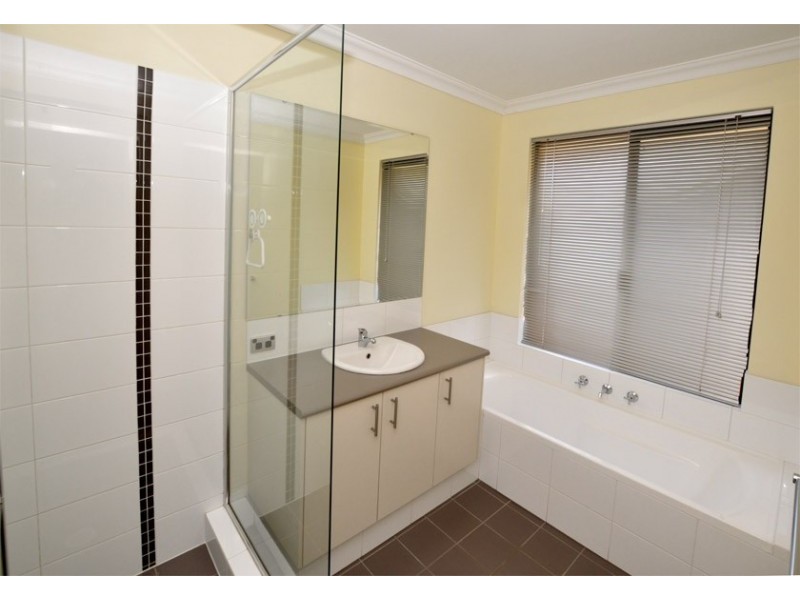 11 Cunningham Street, Canning Vale WA 6155