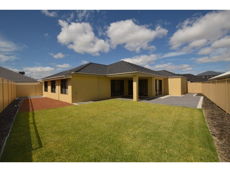 11 Cunningham Street, Canning Vale WA 6155