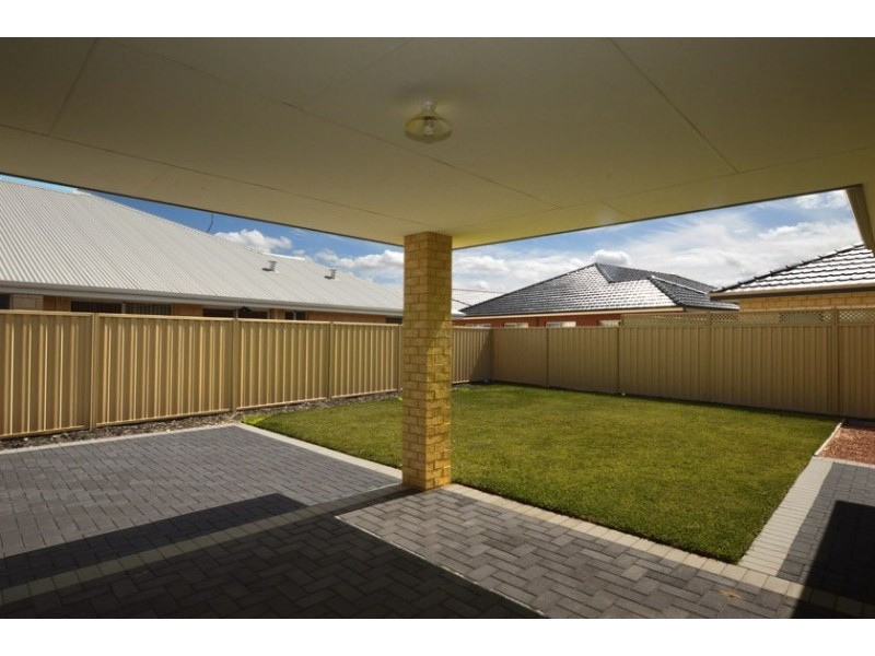 11 Cunningham Street, Canning Vale WA 6155