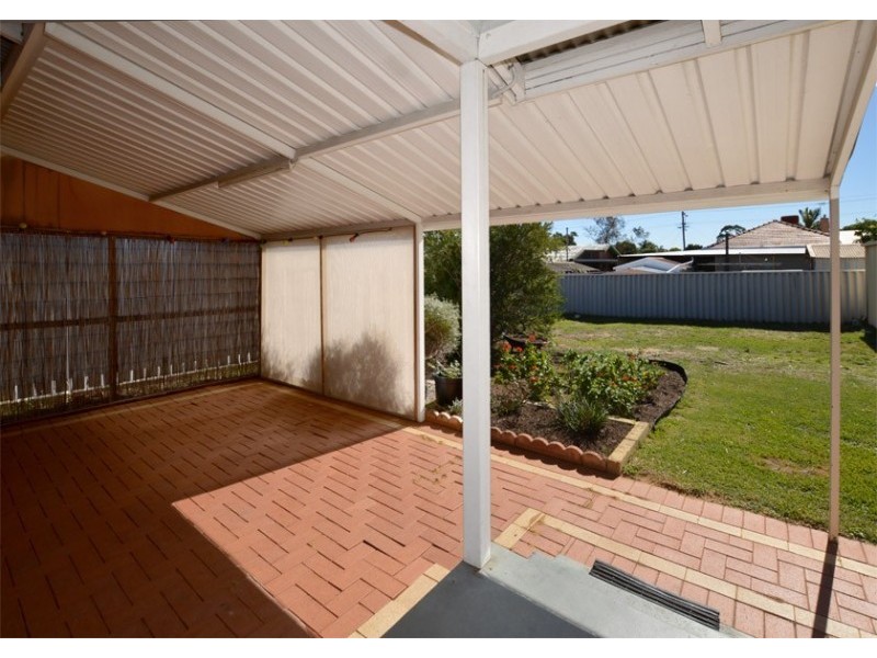 16 Camillo Street, Coolbellup WA 6163