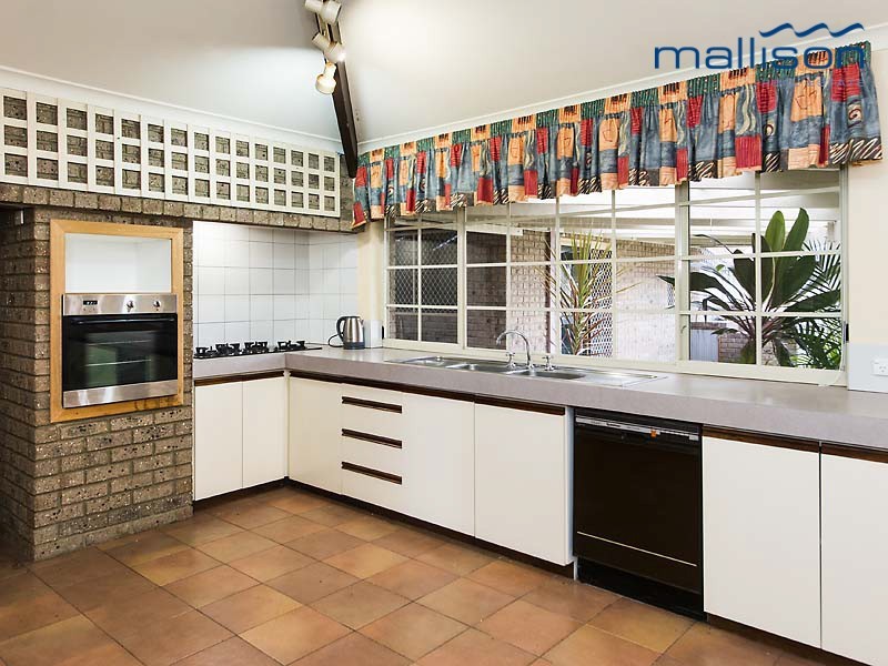 6 Geographe Way, Thornlie WA 6108