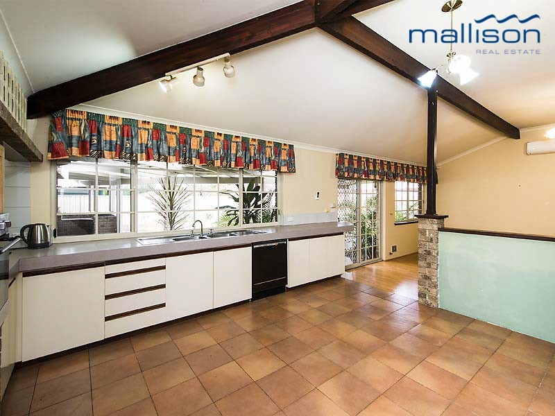 6 Geographe Way, Thornlie WA 6108