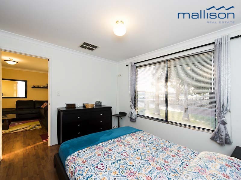 18 Waxflower Bend, Huntingdale WA 6110
