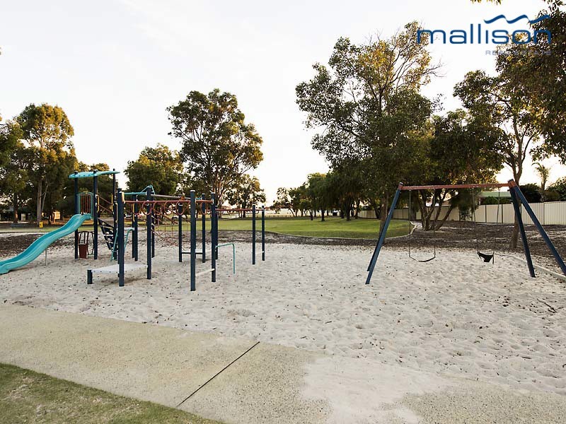 18 Waxflower Bend, Huntingdale WA 6110