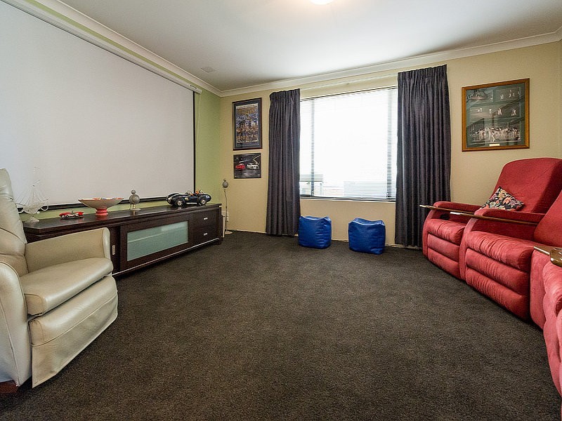 15 Warrego Street, Hammond Park WA 6164