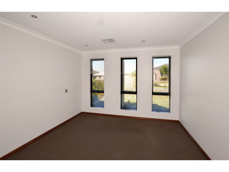 28 Archdale Loop, Piara Waters WA 6112