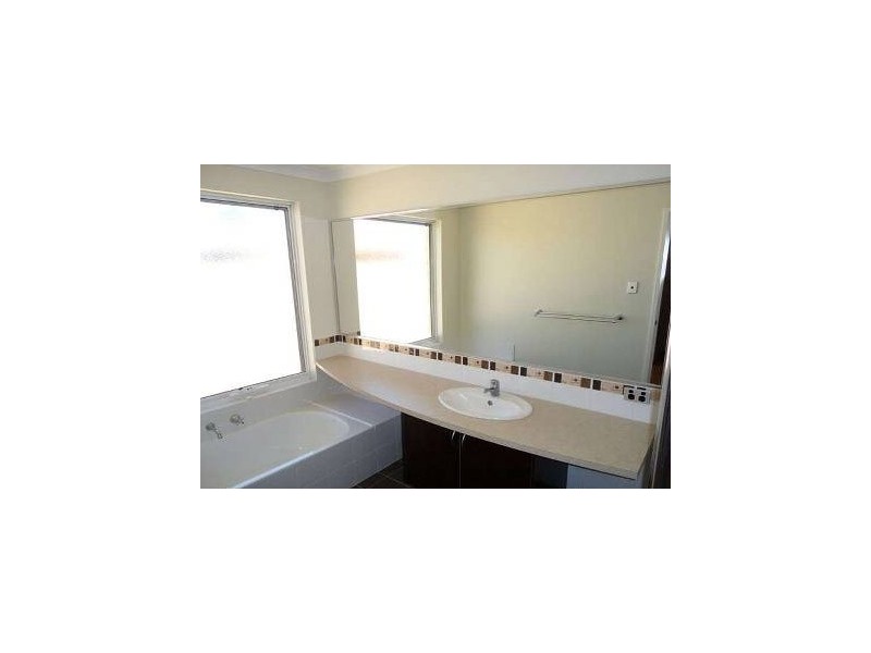 10 Versailles Parkway, Aubin Grove WA 6164