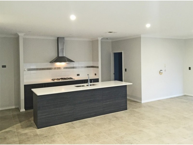 6 Buttercup Parkway, Halls Head WA 6210