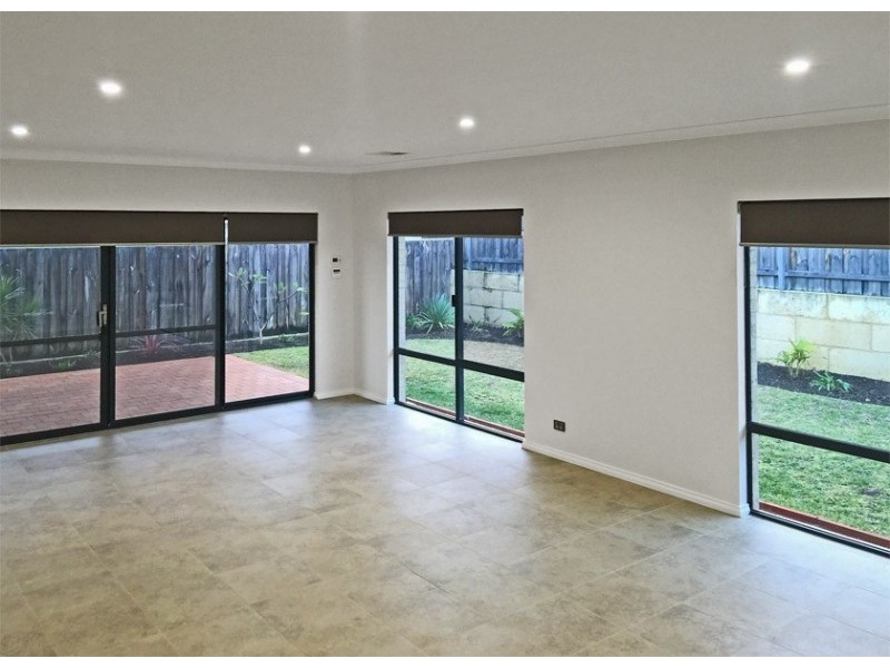 6 Buttercup Parkway, Halls Head WA 6210