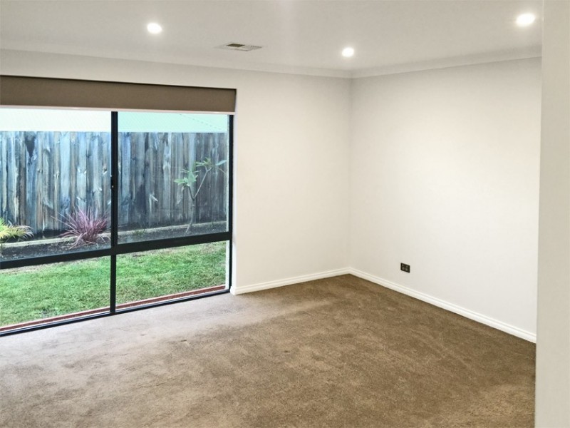 6 Buttercup Parkway, Halls Head WA 6210