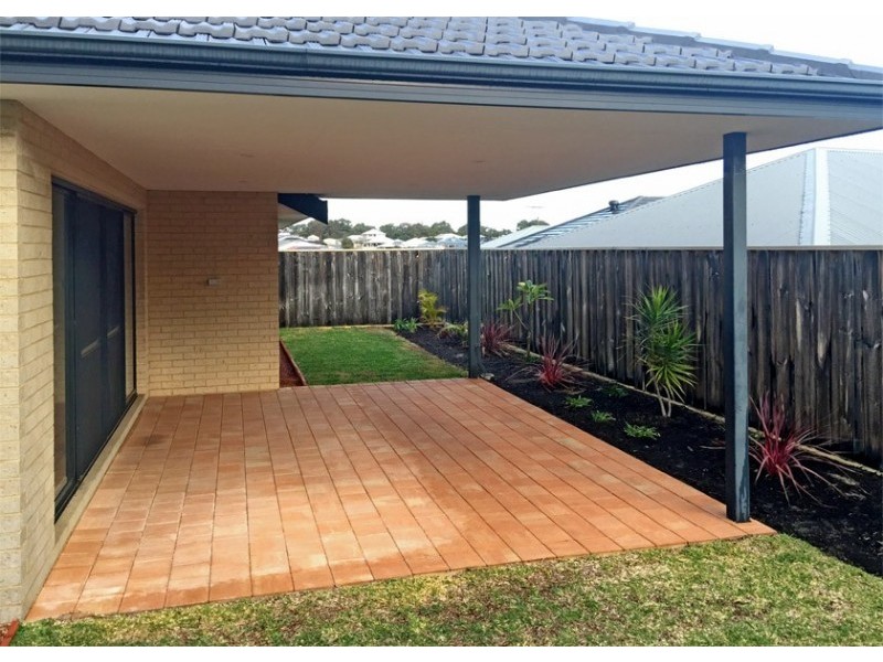 6 Buttercup Parkway, Halls Head WA 6210