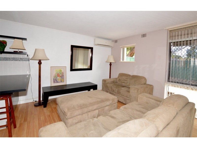 7 Mirreen Court, Karawara WA 6152